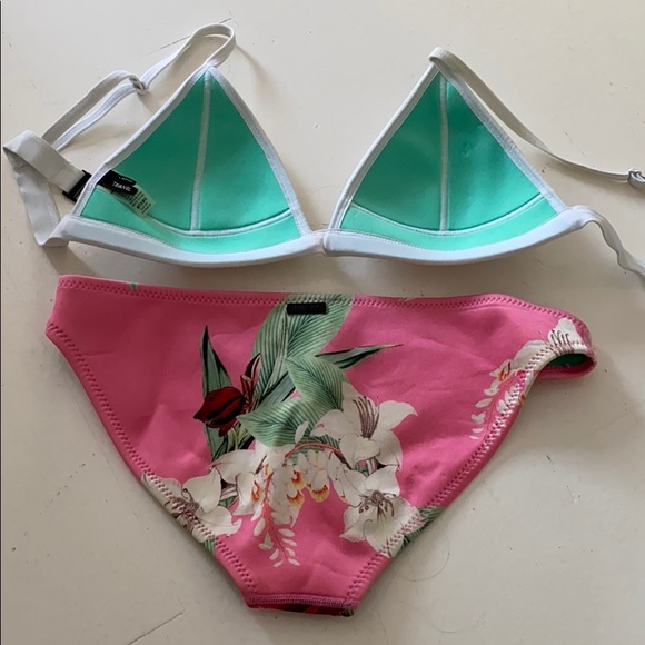 Triangl bikini, medium bottom only 
Top sold separately - Picture 2 of 7